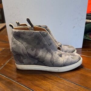 Paolo Gray Camouflage Wedge Sneakers